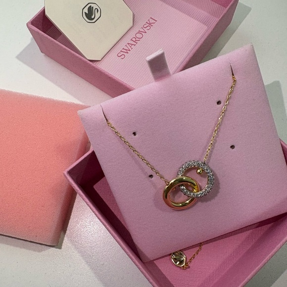 Swarovski Jewelry - Swarovski Dextera pendant Necklace